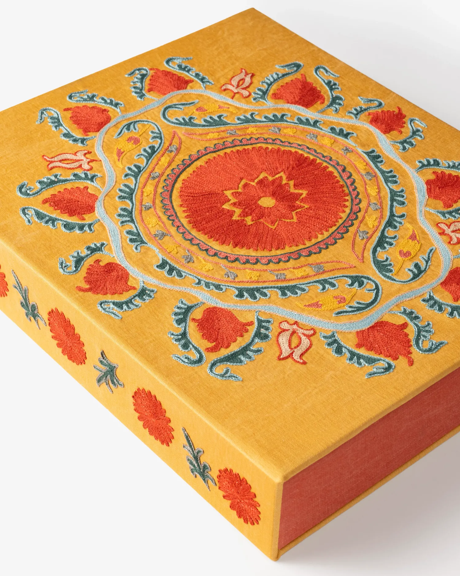 Uzbekistan Living Treasures: Celebration of Craftsmanship (Special Edition)^ASSOULINE Hot